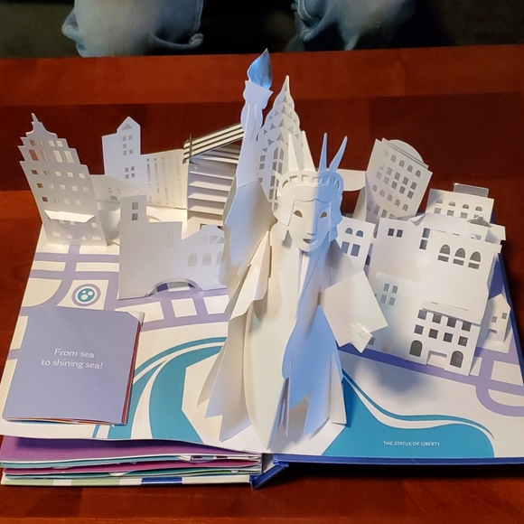 America POP UP Book 10x8 - Picture 12 of 16